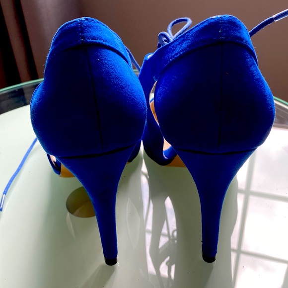 Last call before donation. Electric blue pump with cutouts on the side. NWOT. - Picture 5 of 6